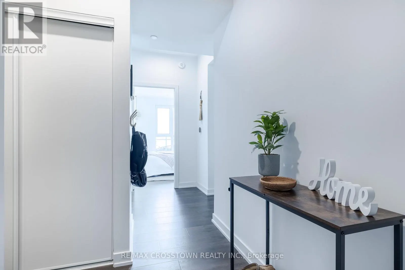 908 - 56 LAKESIDE TERRACE