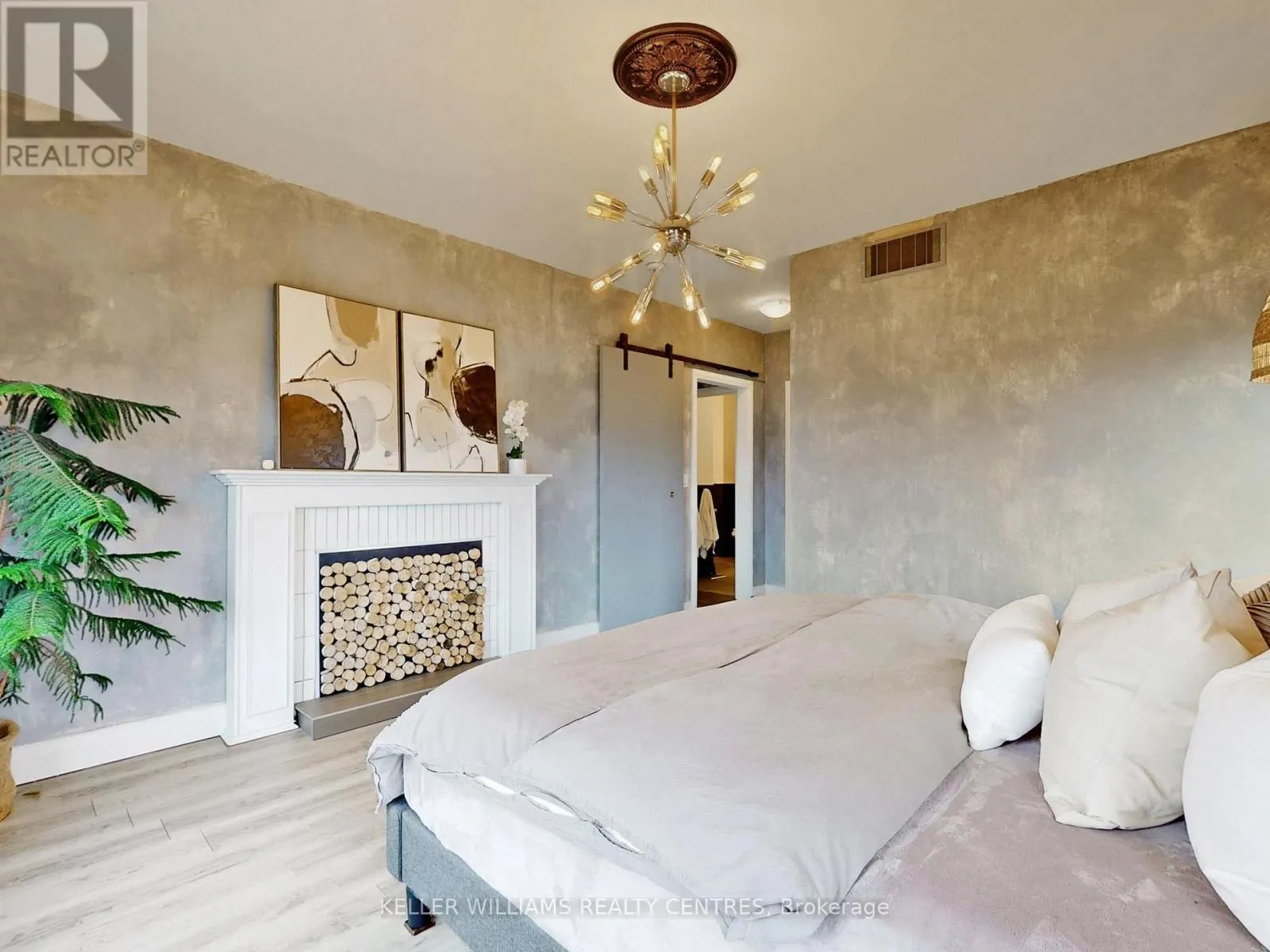 2 THOROUGHBRED DRIVE