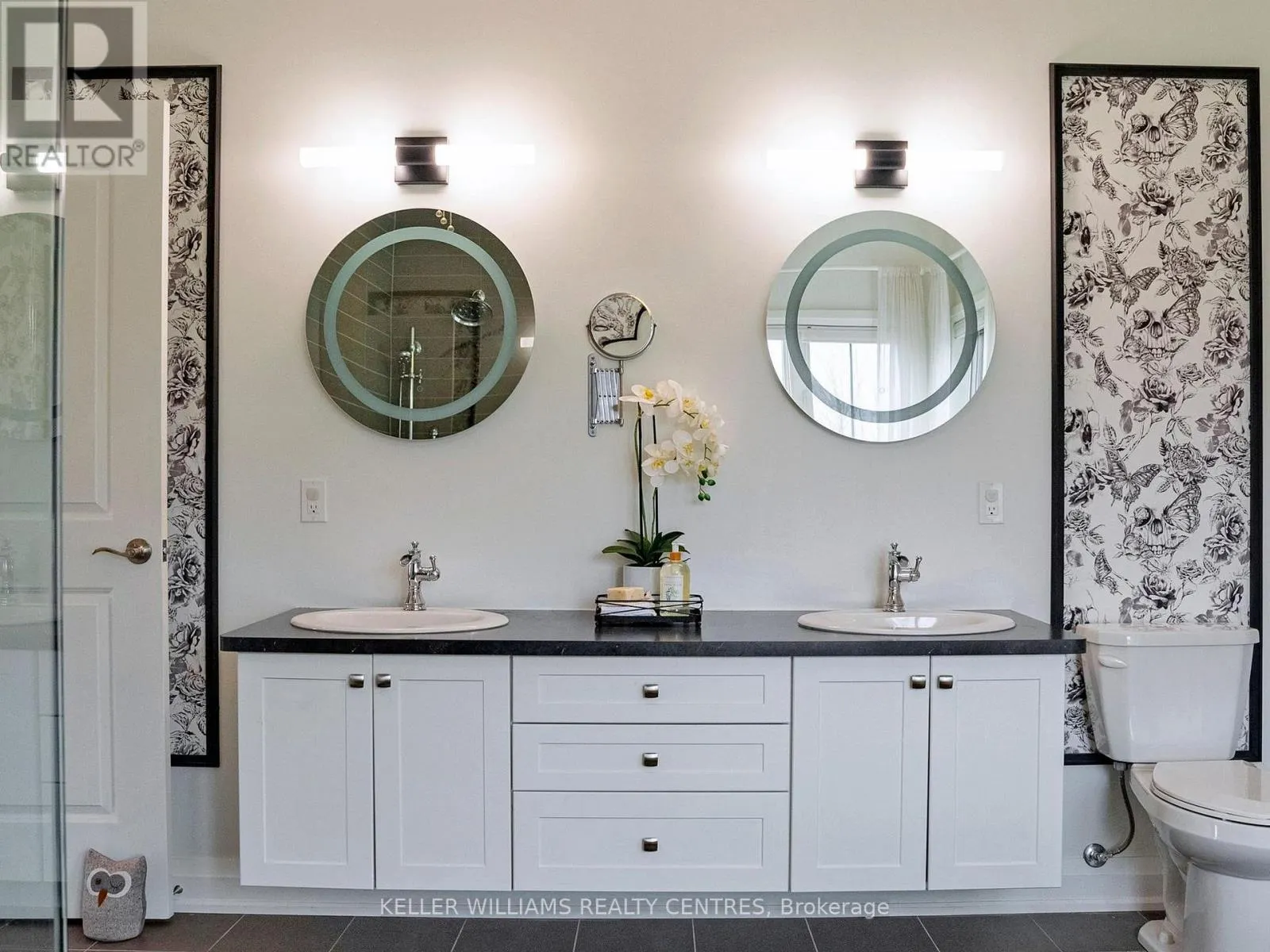 2 THOROUGHBRED DRIVE