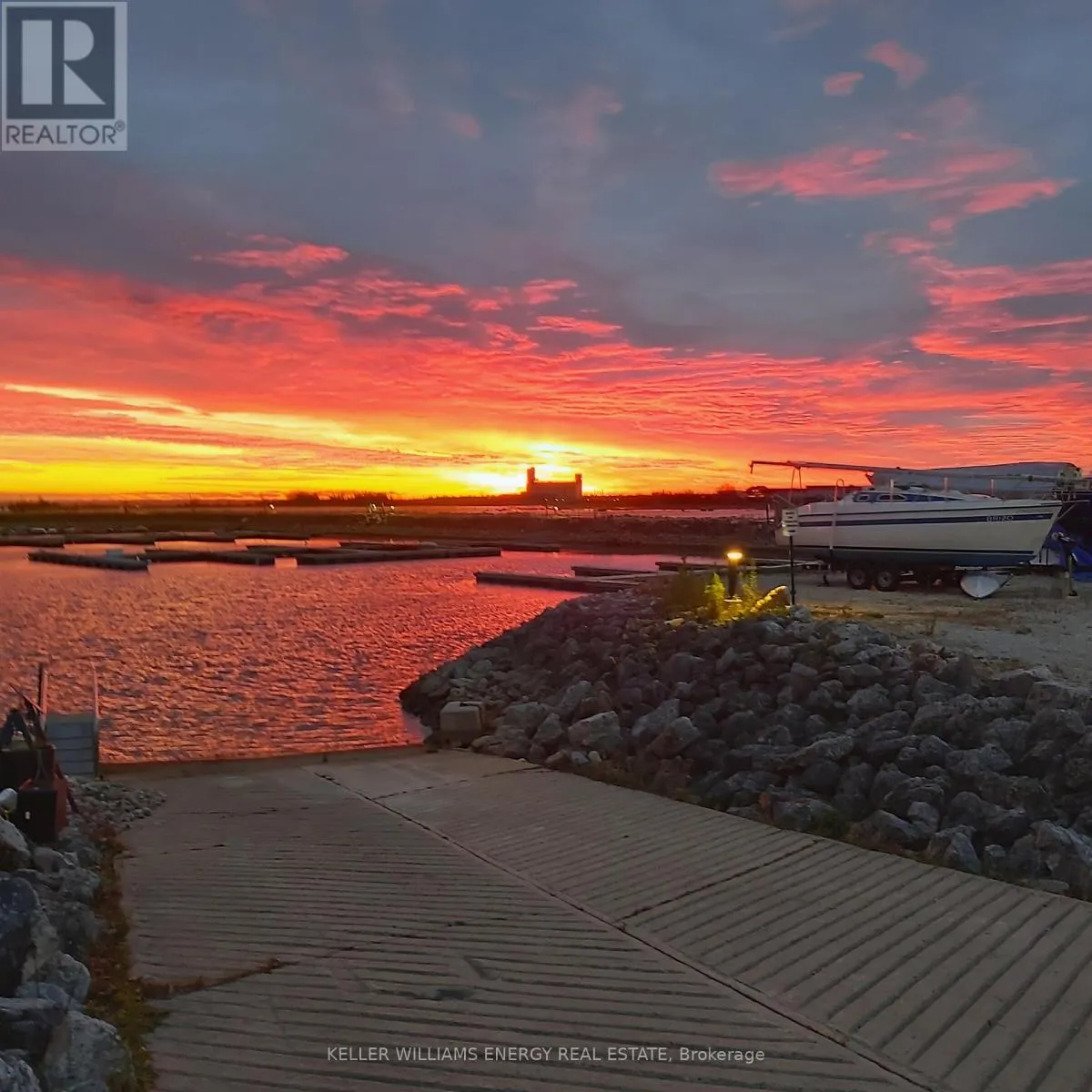 901 - 24 RAMBLINGS WAY, #901