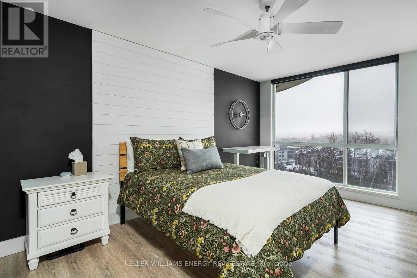 901 - 24 RAMBLINGS WAY, #901