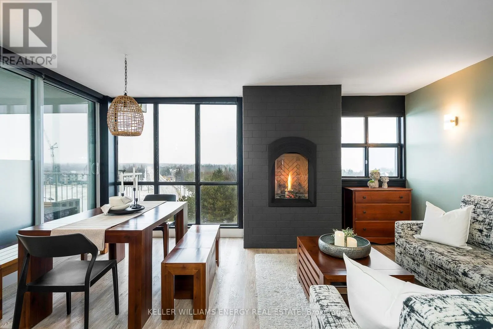 901 - 24 RAMBLINGS WAY, #901