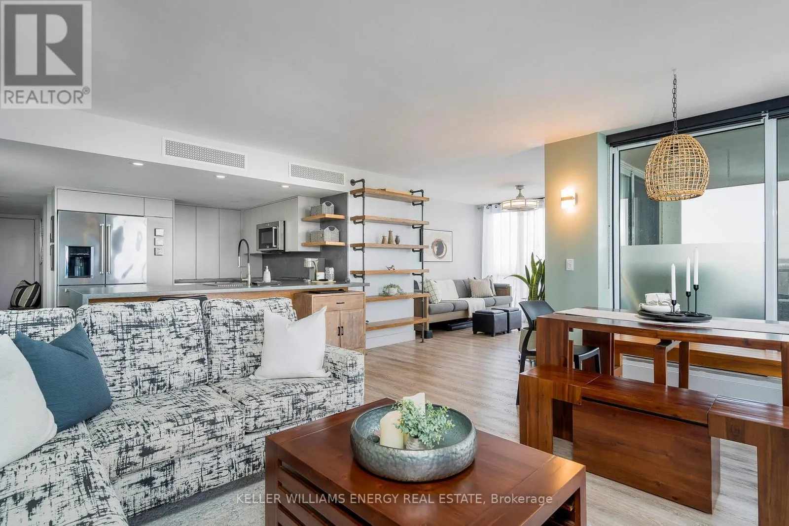 901 - 24 RAMBLINGS WAY, #901