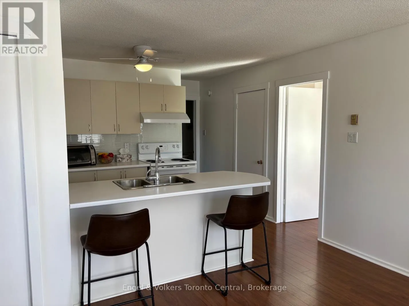 93 - 23 DAWSON DRIVE, #93