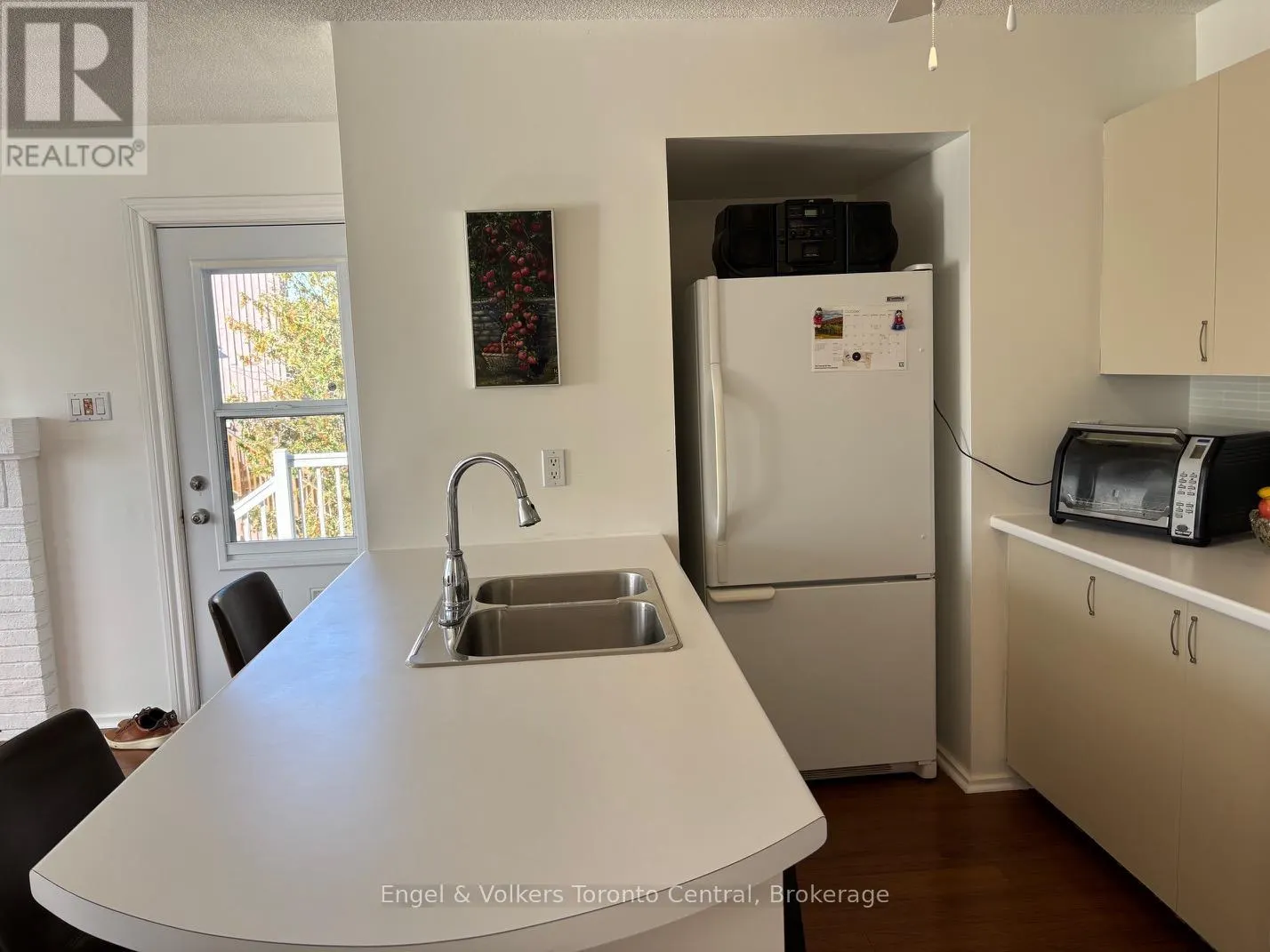 93 - 23 DAWSON DRIVE, #93