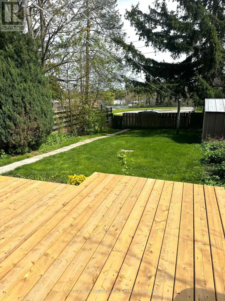 LOWER - 33 DAPHNE CRESCENT