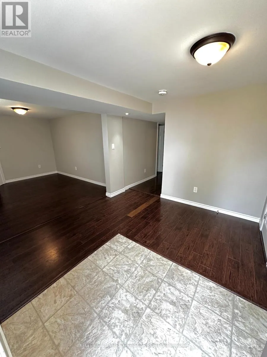 LOWER - 33 DAPHNE CRESCENT