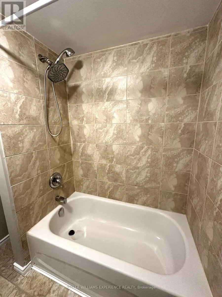 LOWER - 33 DAPHNE CRESCENT