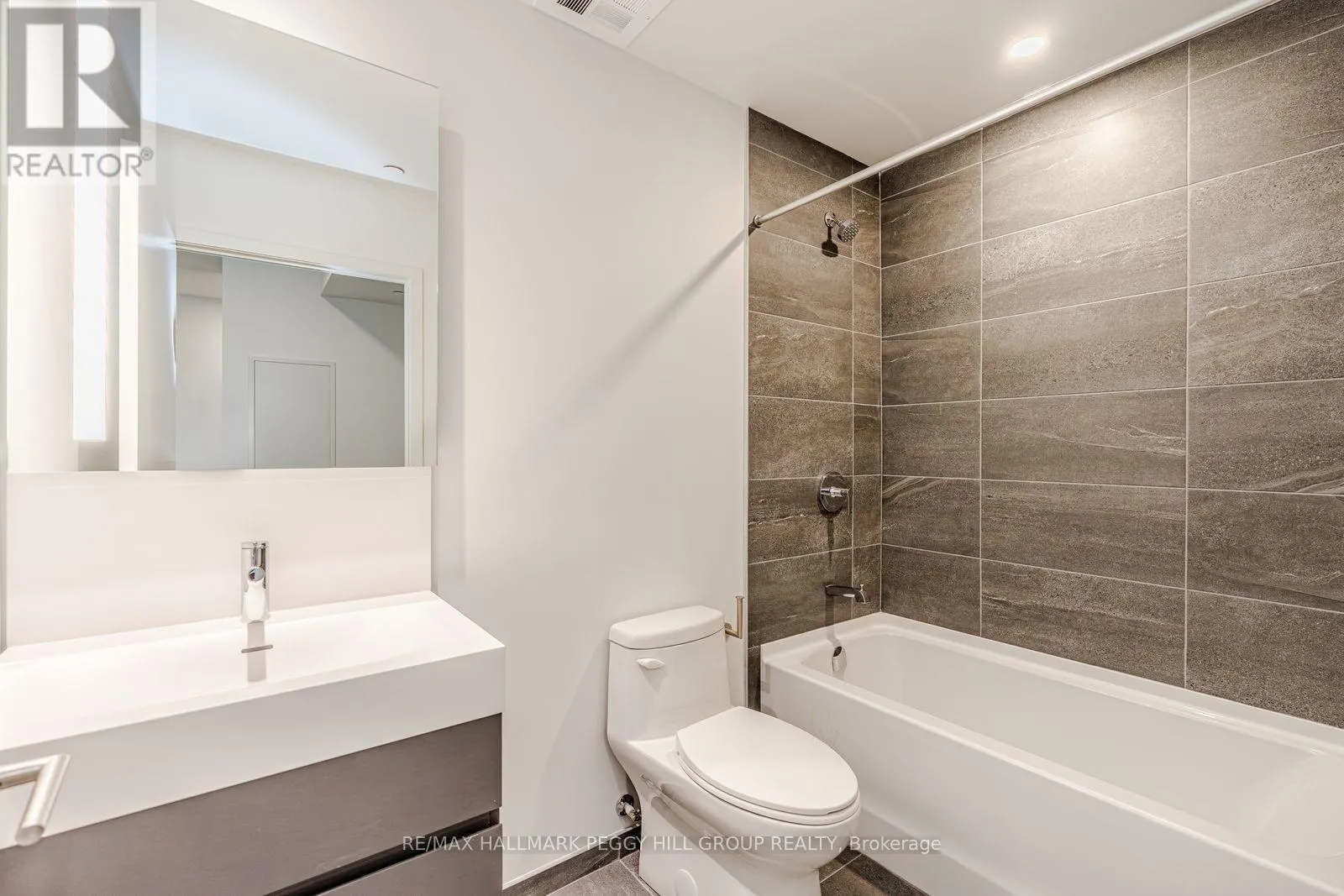 1001 - 39 MARY STREET