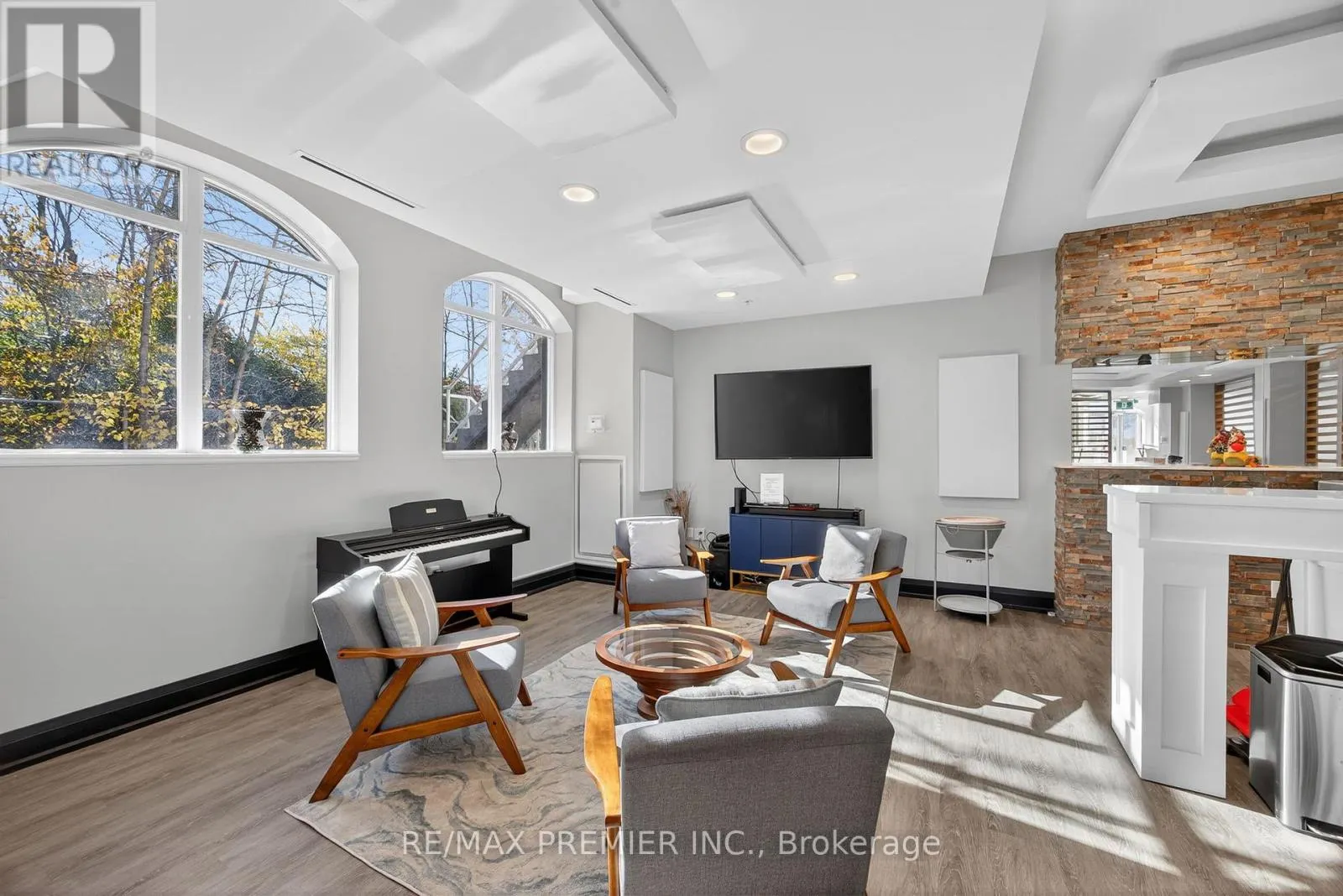 414 - 354 ATHERLEY ROAD