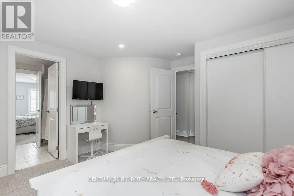 20 WESTMINSTER CIRCLE