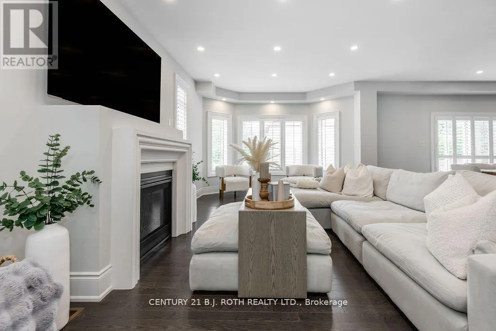 20 WESTMINSTER CIRCLE