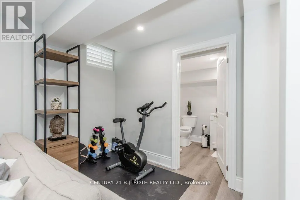 20 WESTMINSTER CIRCLE