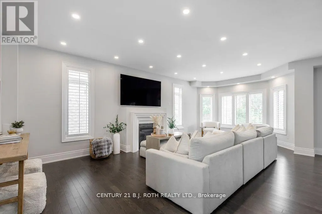 20 WESTMINSTER CIRCLE