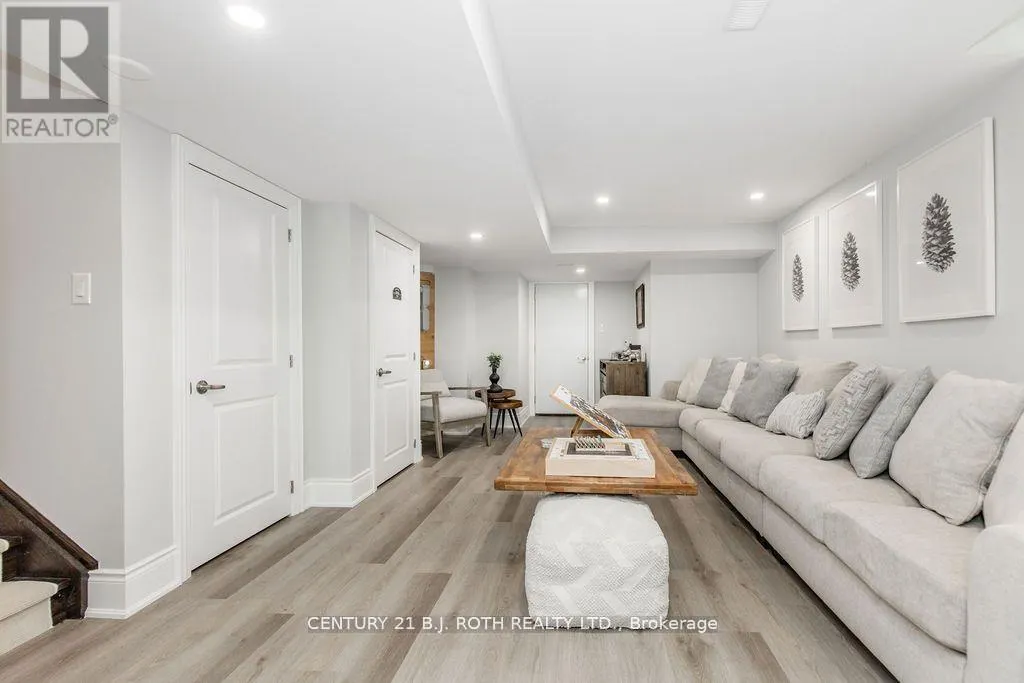 20 WESTMINSTER CIRCLE