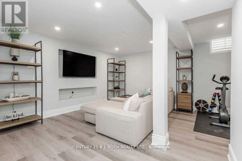 20 WESTMINSTER CIRCLE