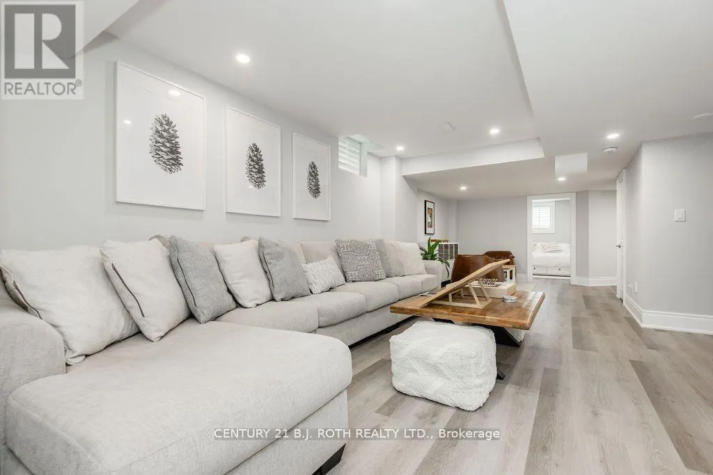 20 WESTMINSTER CIRCLE