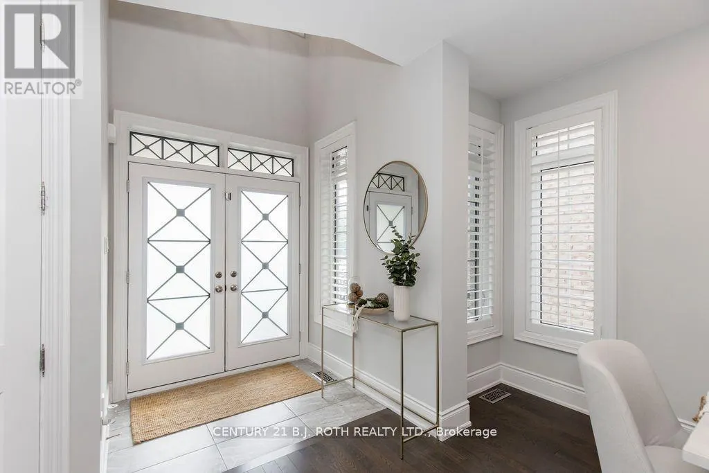 20 WESTMINSTER CIRCLE