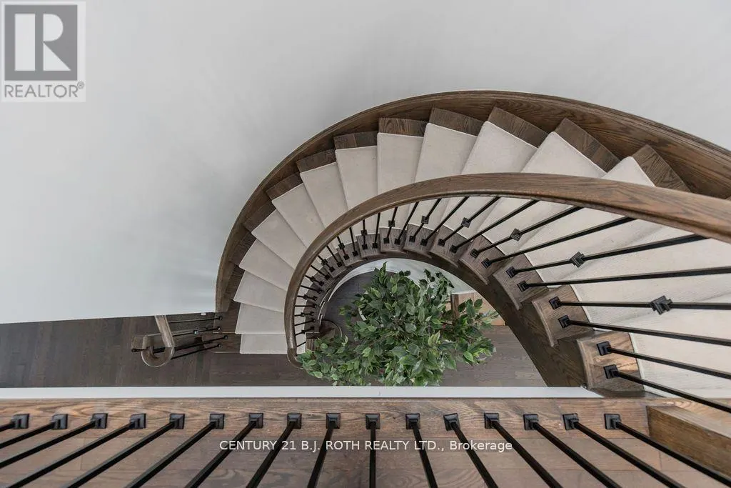 20 WESTMINSTER CIRCLE