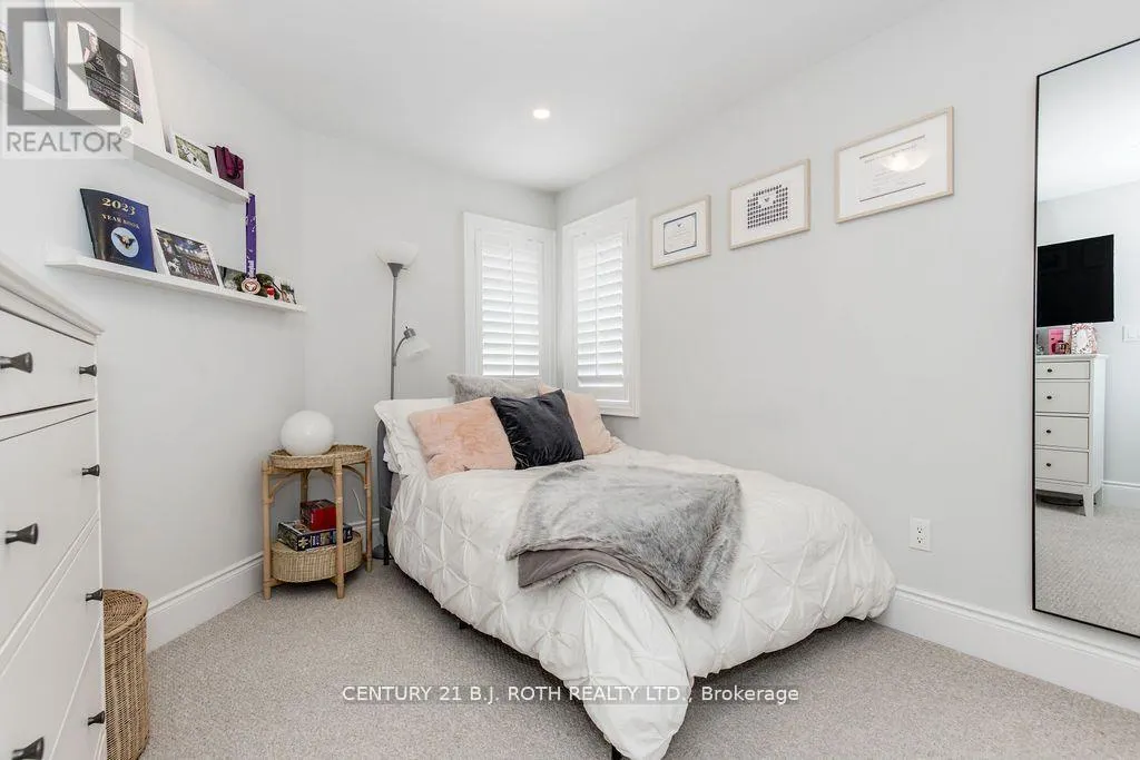 20 WESTMINSTER CIRCLE