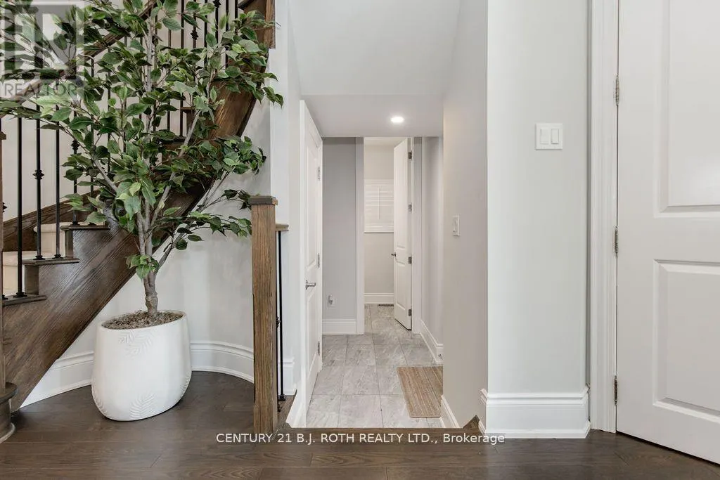 20 WESTMINSTER CIRCLE