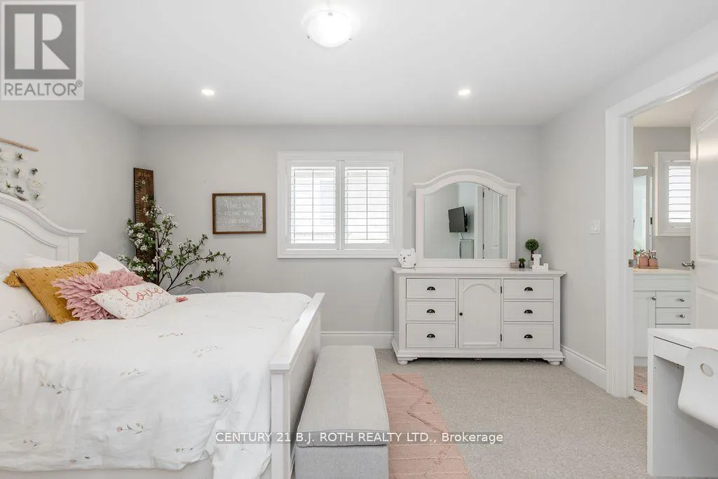 20 WESTMINSTER CIRCLE