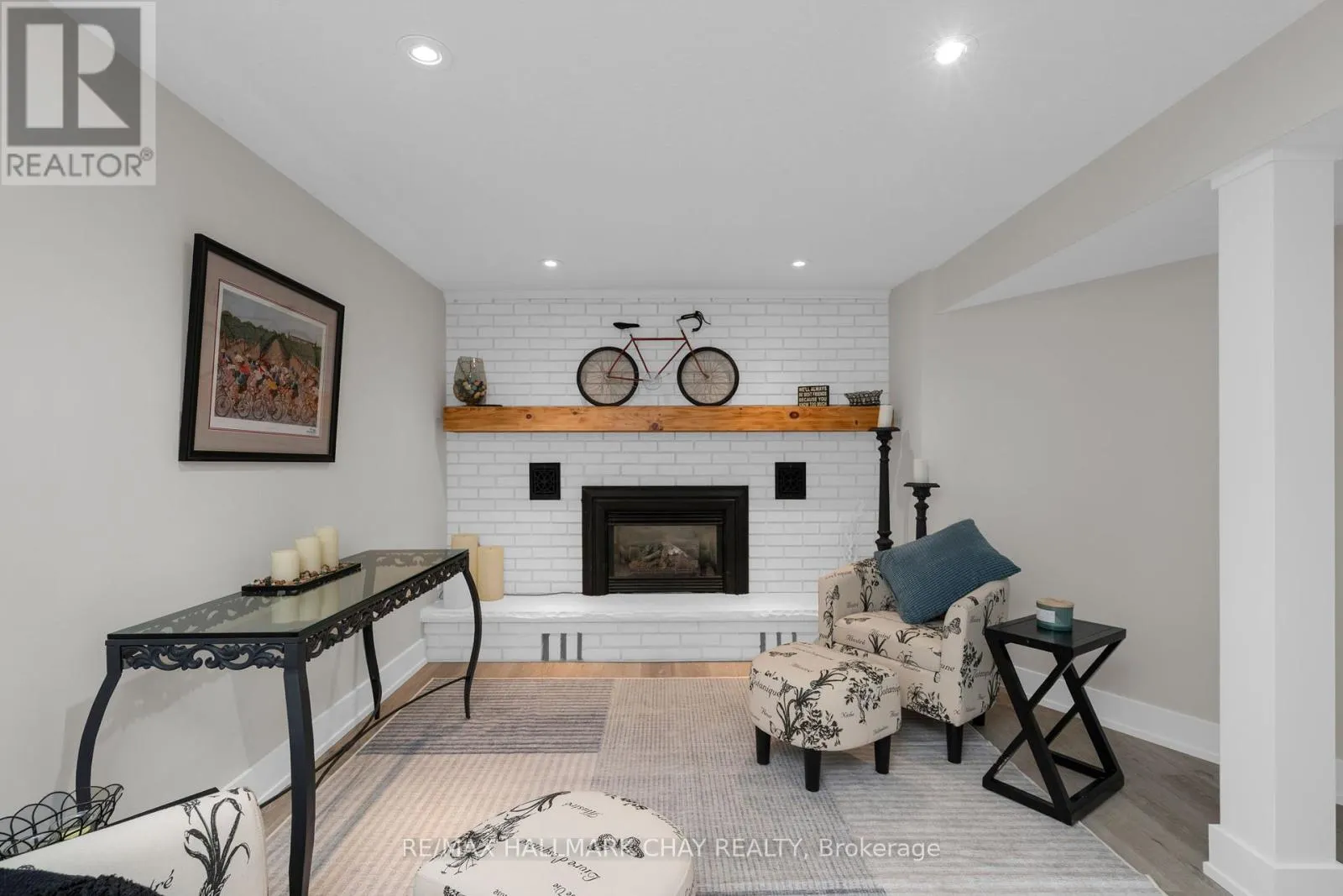 15 BOTHWELL CRESCENT