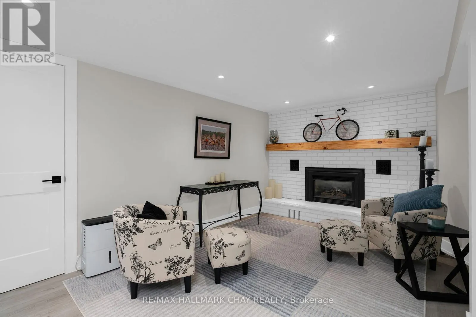 15 BOTHWELL CRESCENT