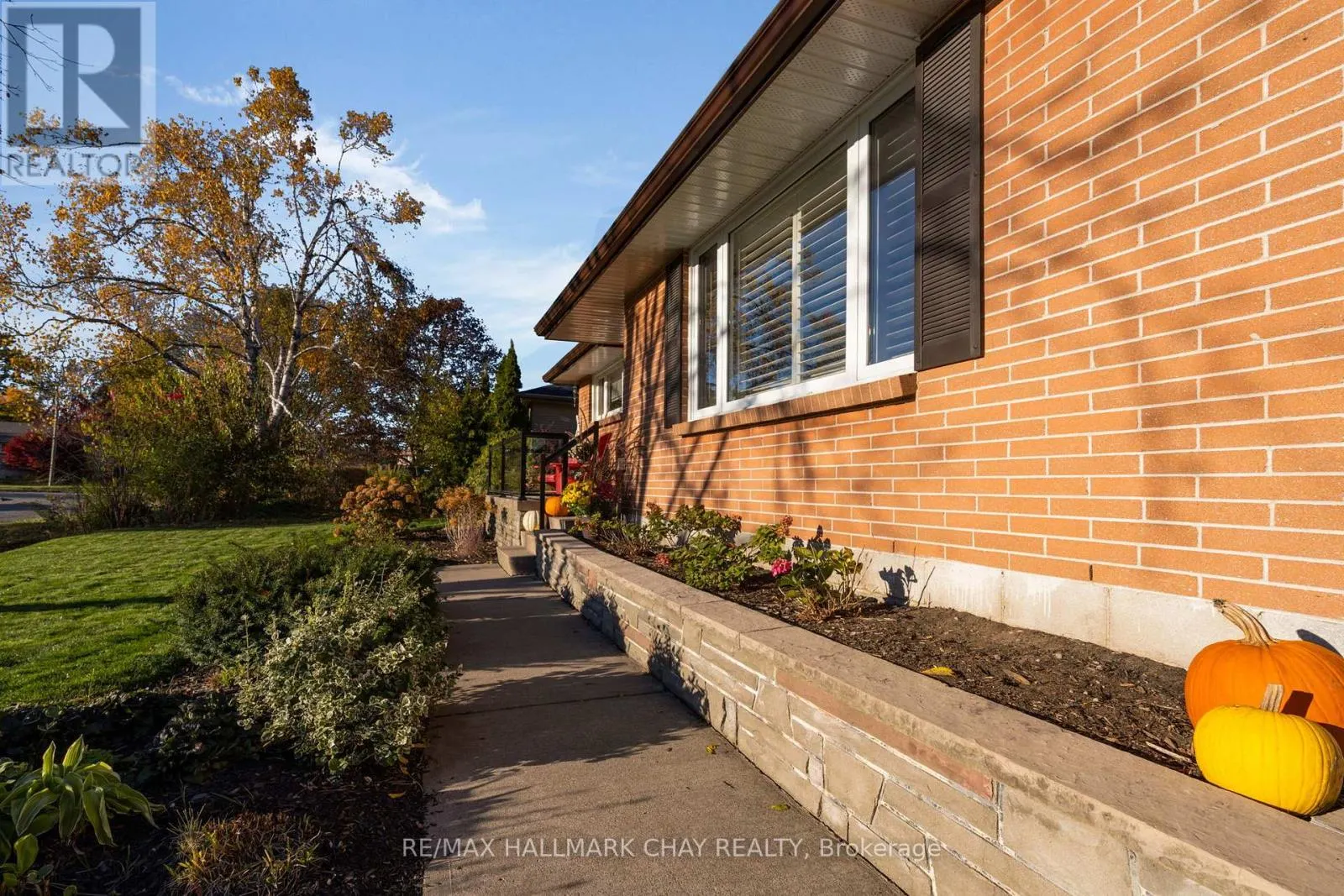 15 BOTHWELL CRESCENT