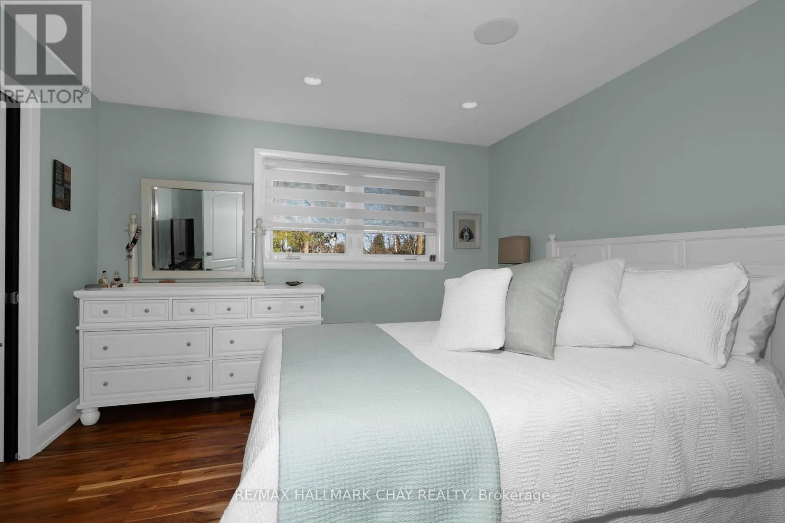 15 BOTHWELL CRESCENT