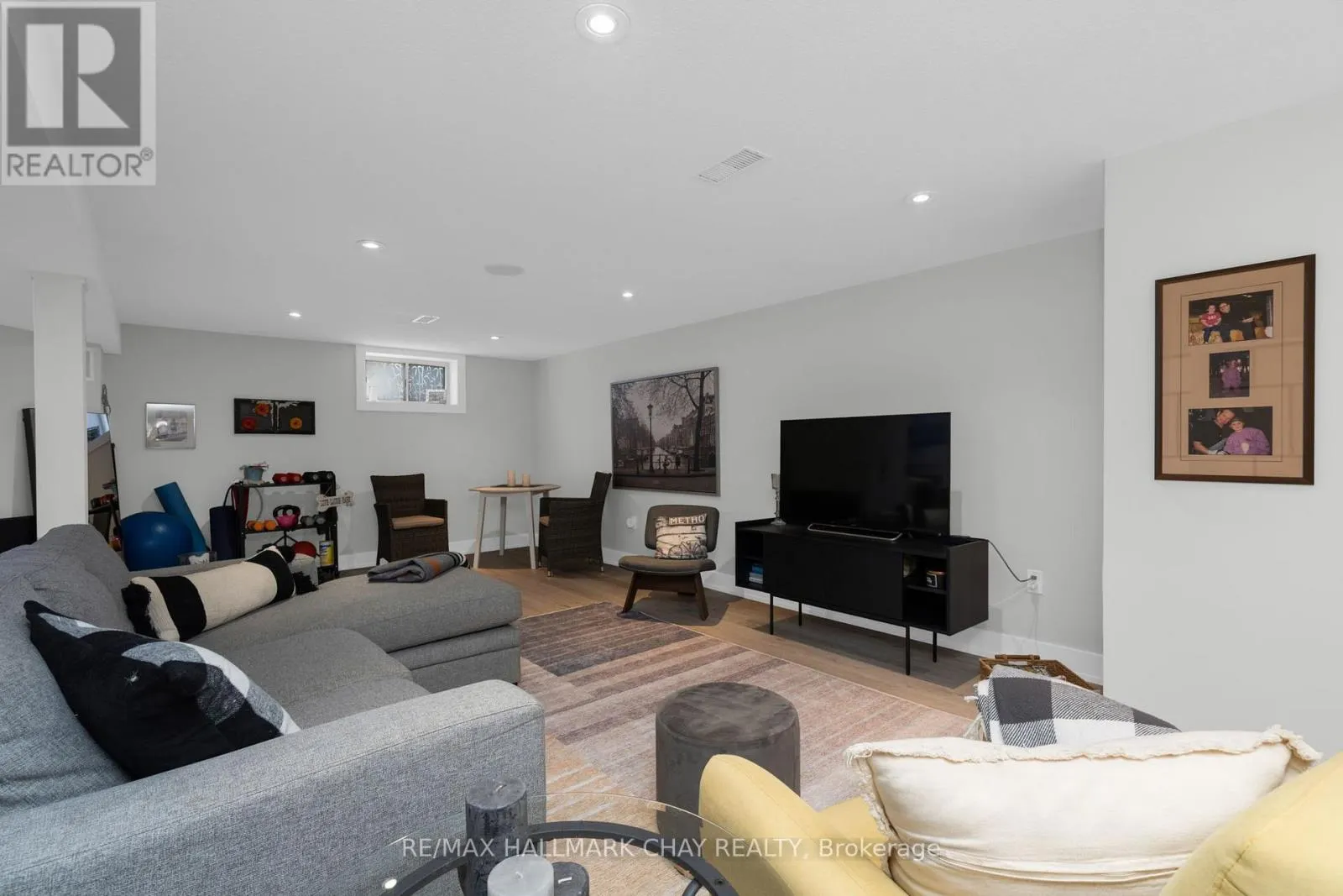 15 BOTHWELL CRESCENT