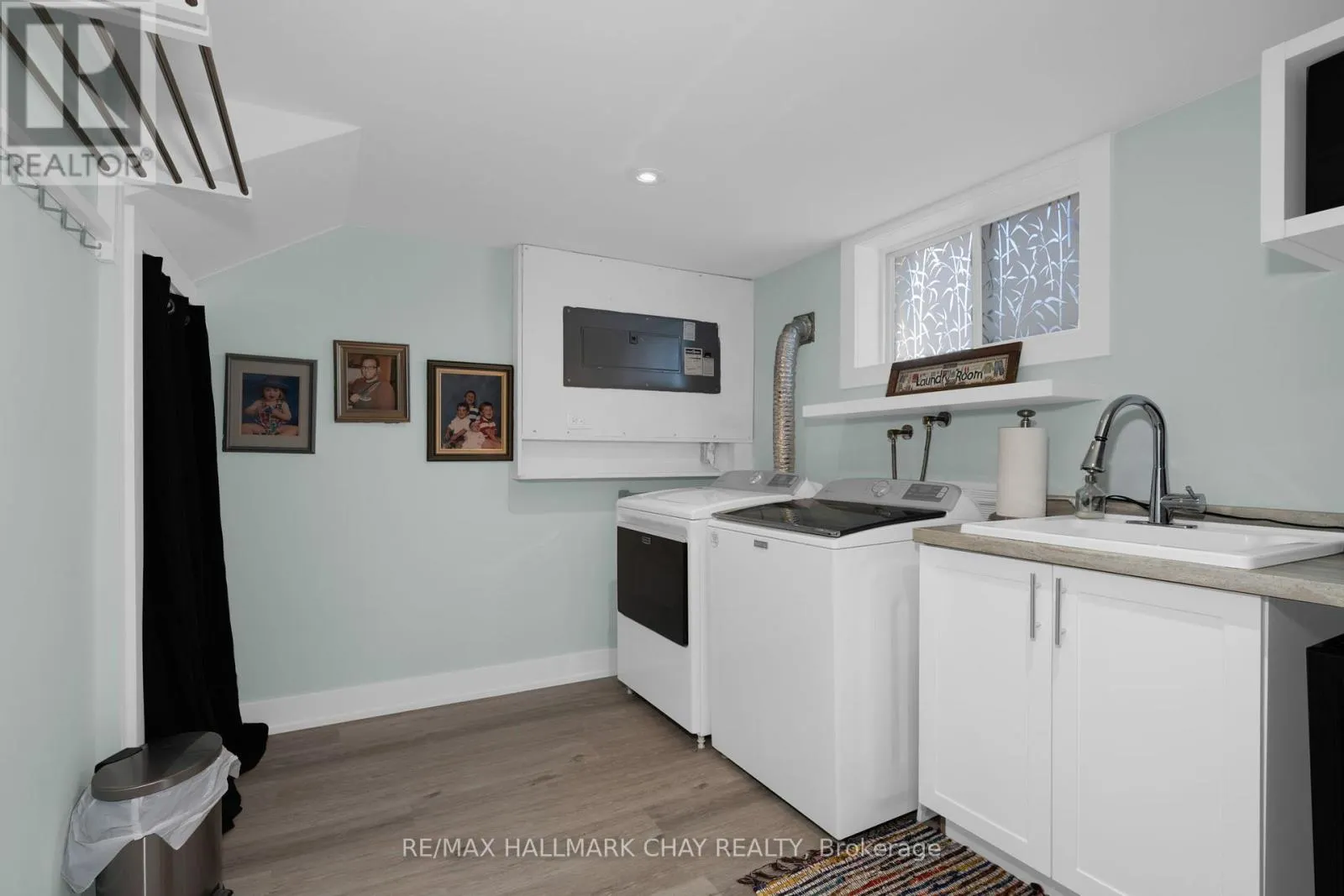 15 BOTHWELL CRESCENT