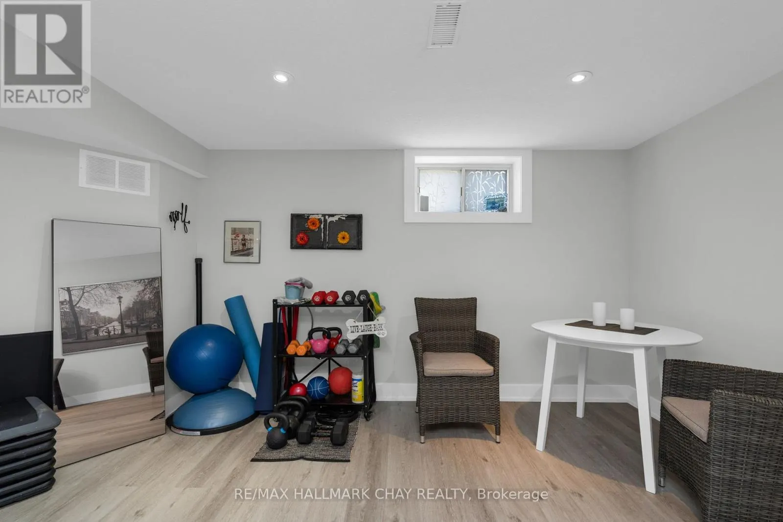 15 BOTHWELL CRESCENT