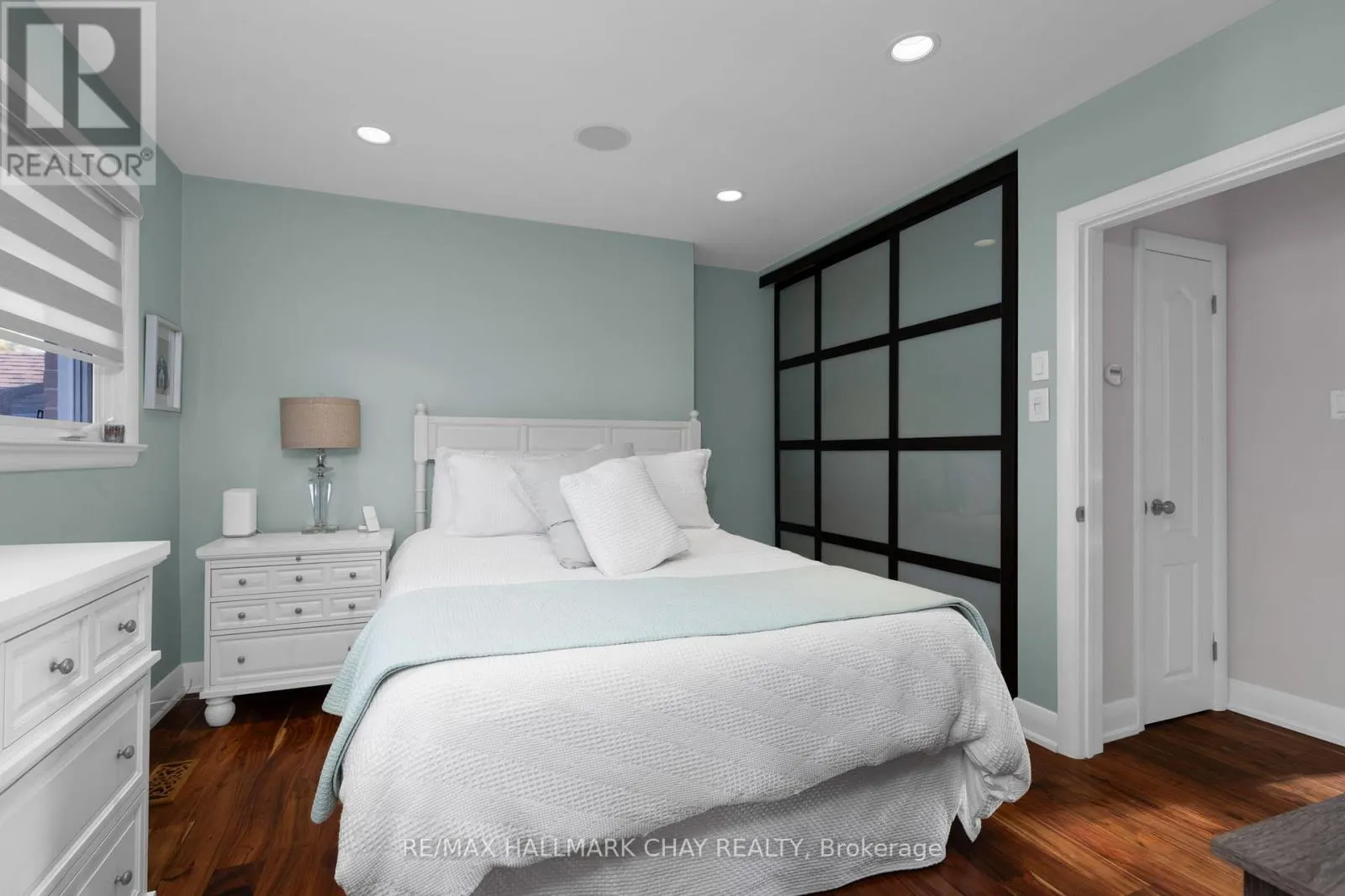 15 BOTHWELL CRESCENT