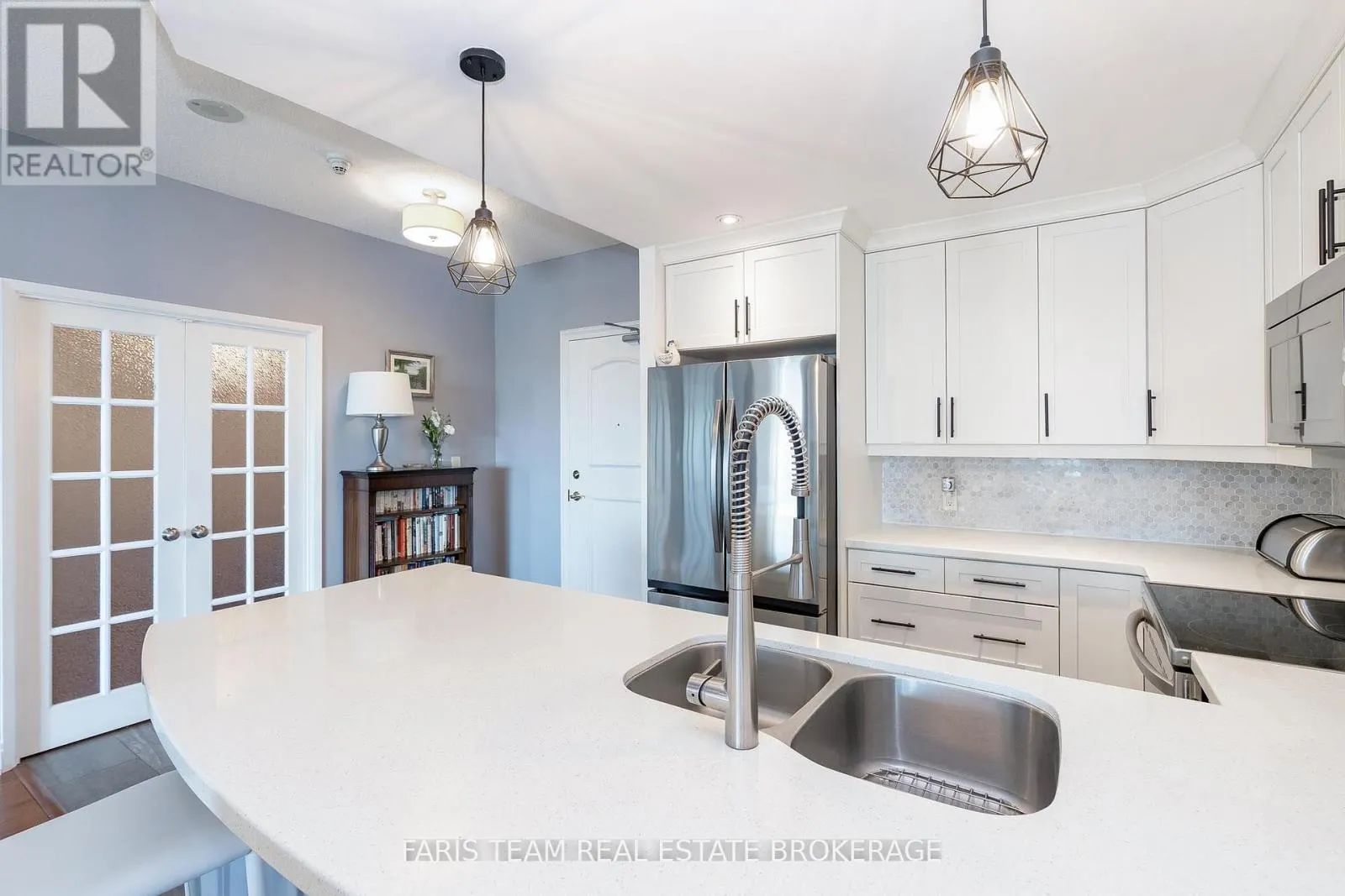 902 - 2 TORONTO STREET