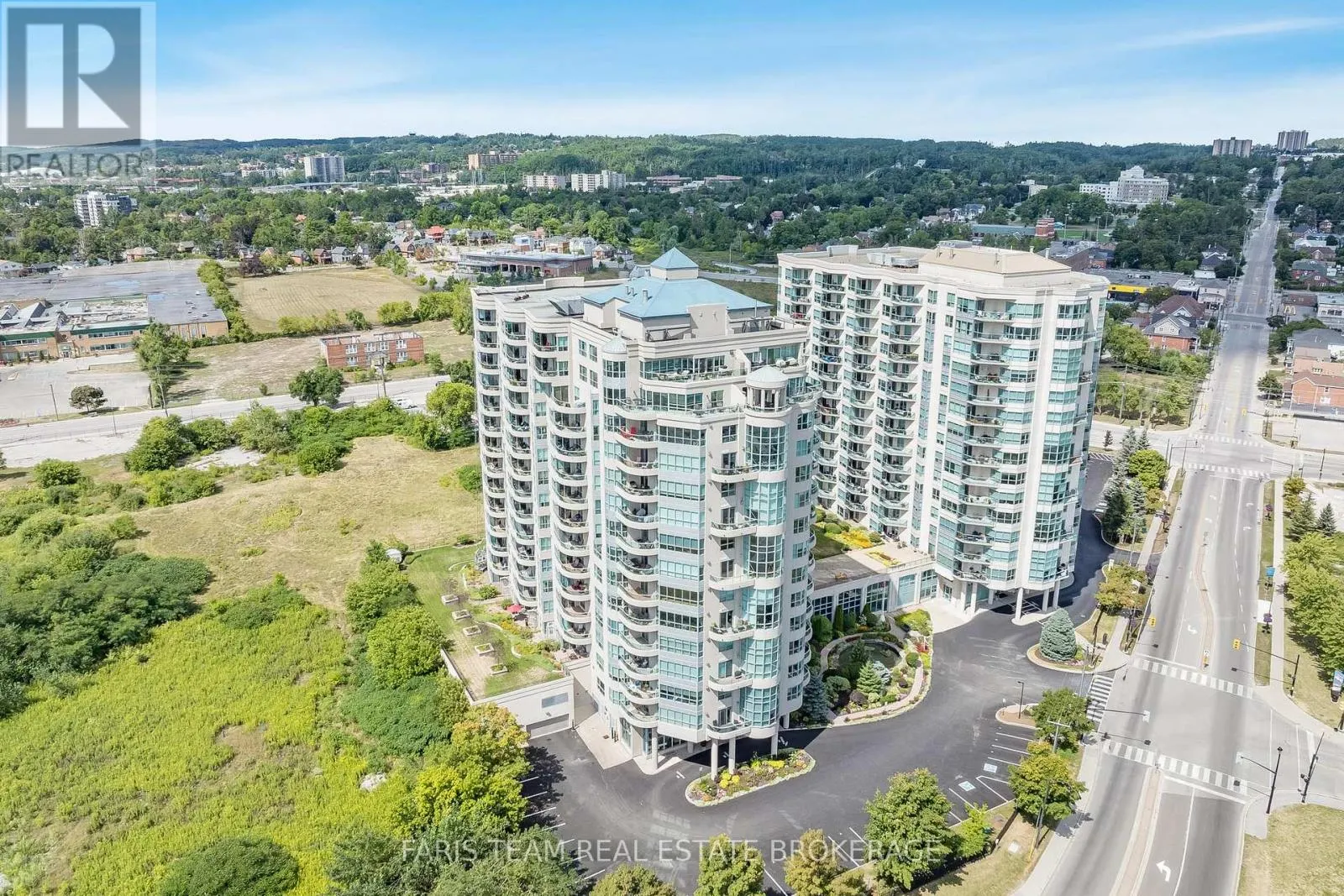 902 - 2 TORONTO STREET