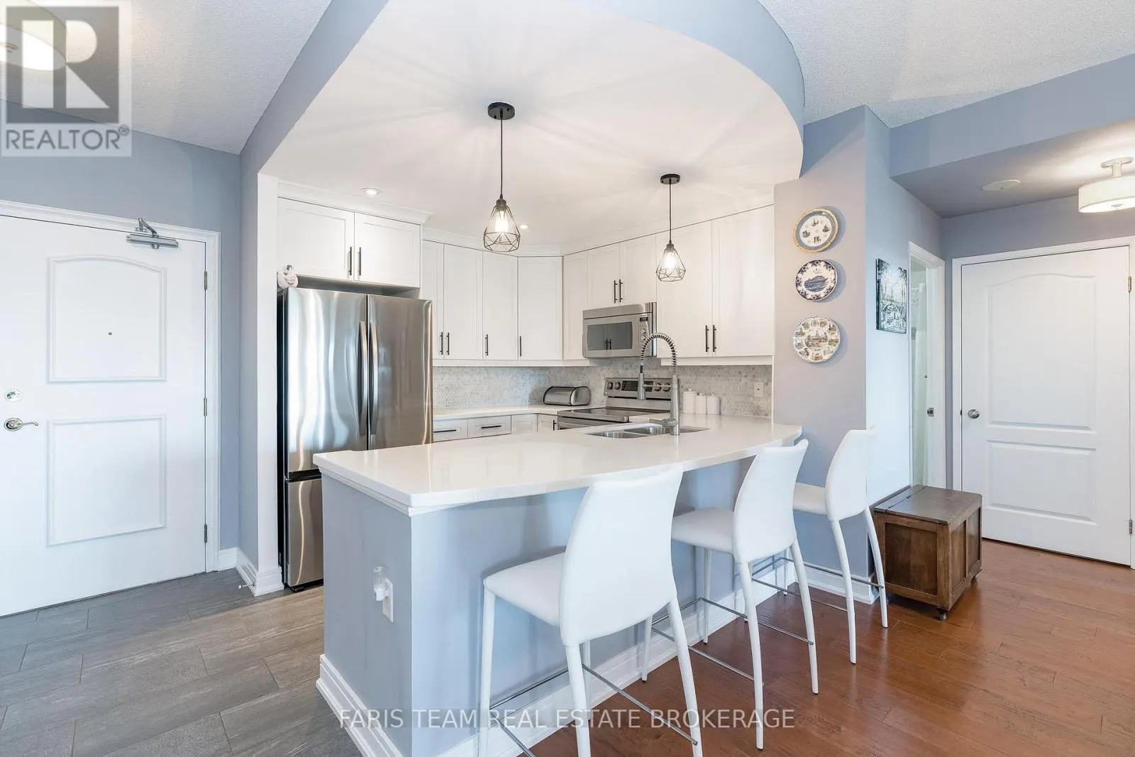 902 - 2 TORONTO STREET