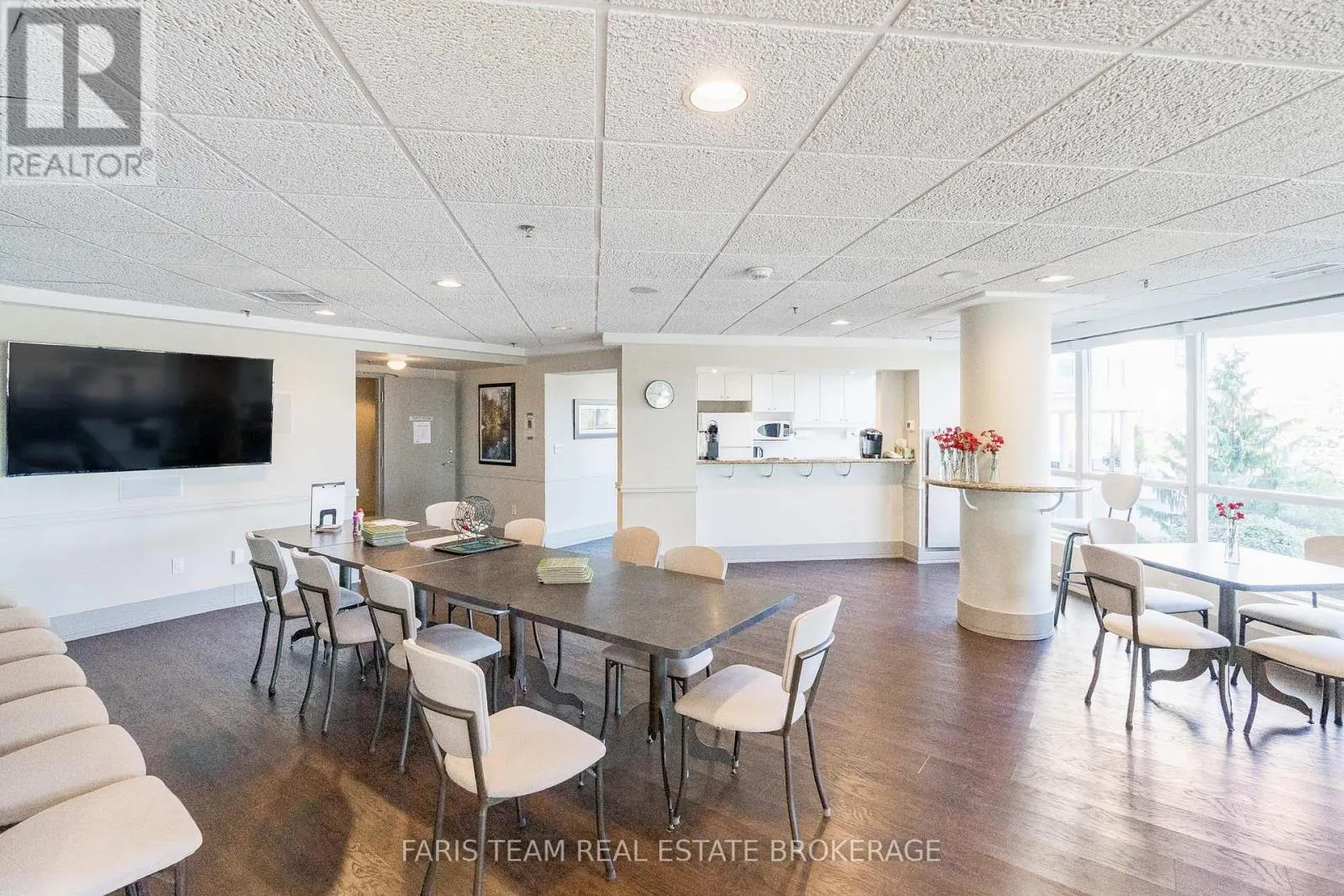 902 - 2 TORONTO STREET