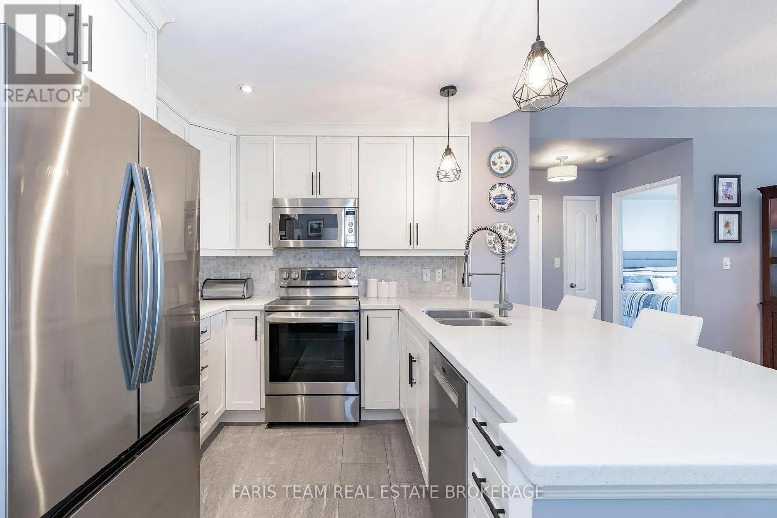 902 - 2 TORONTO STREET