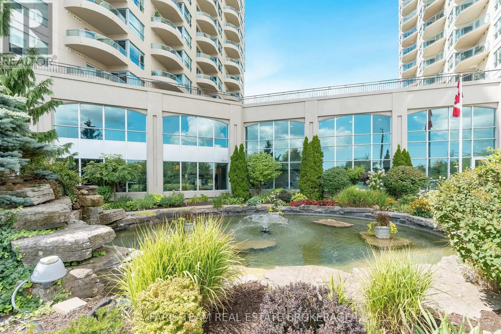 902 - 2 TORONTO STREET