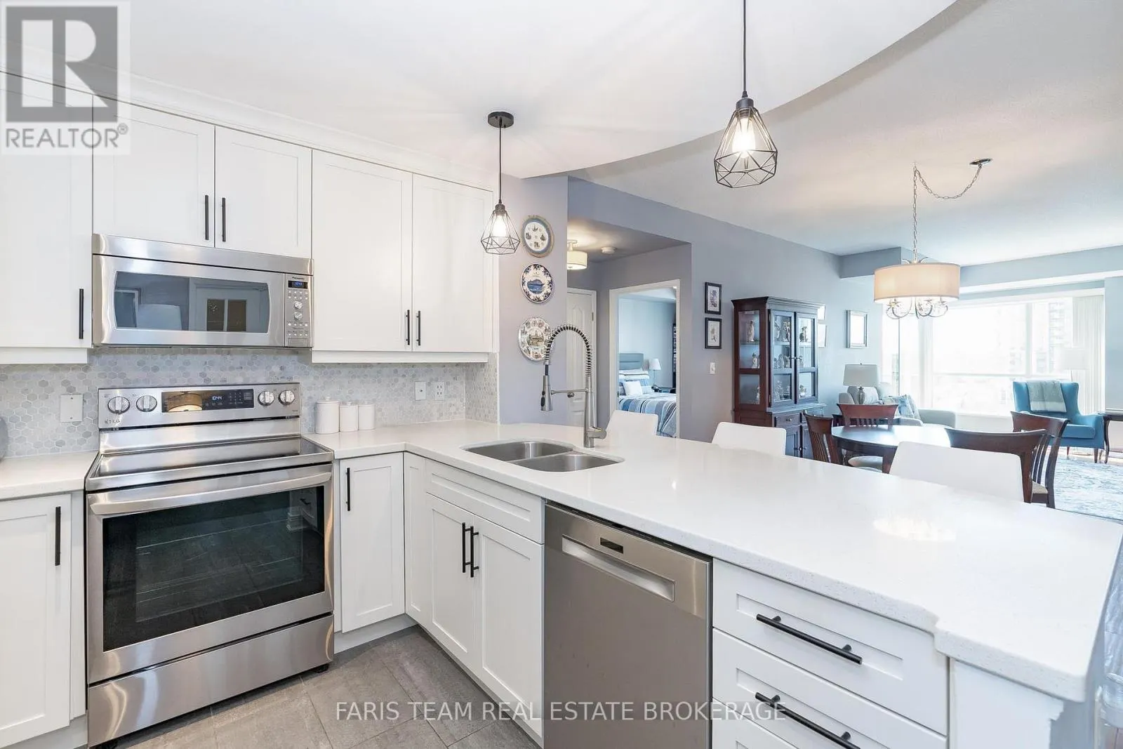 902 - 2 TORONTO STREET