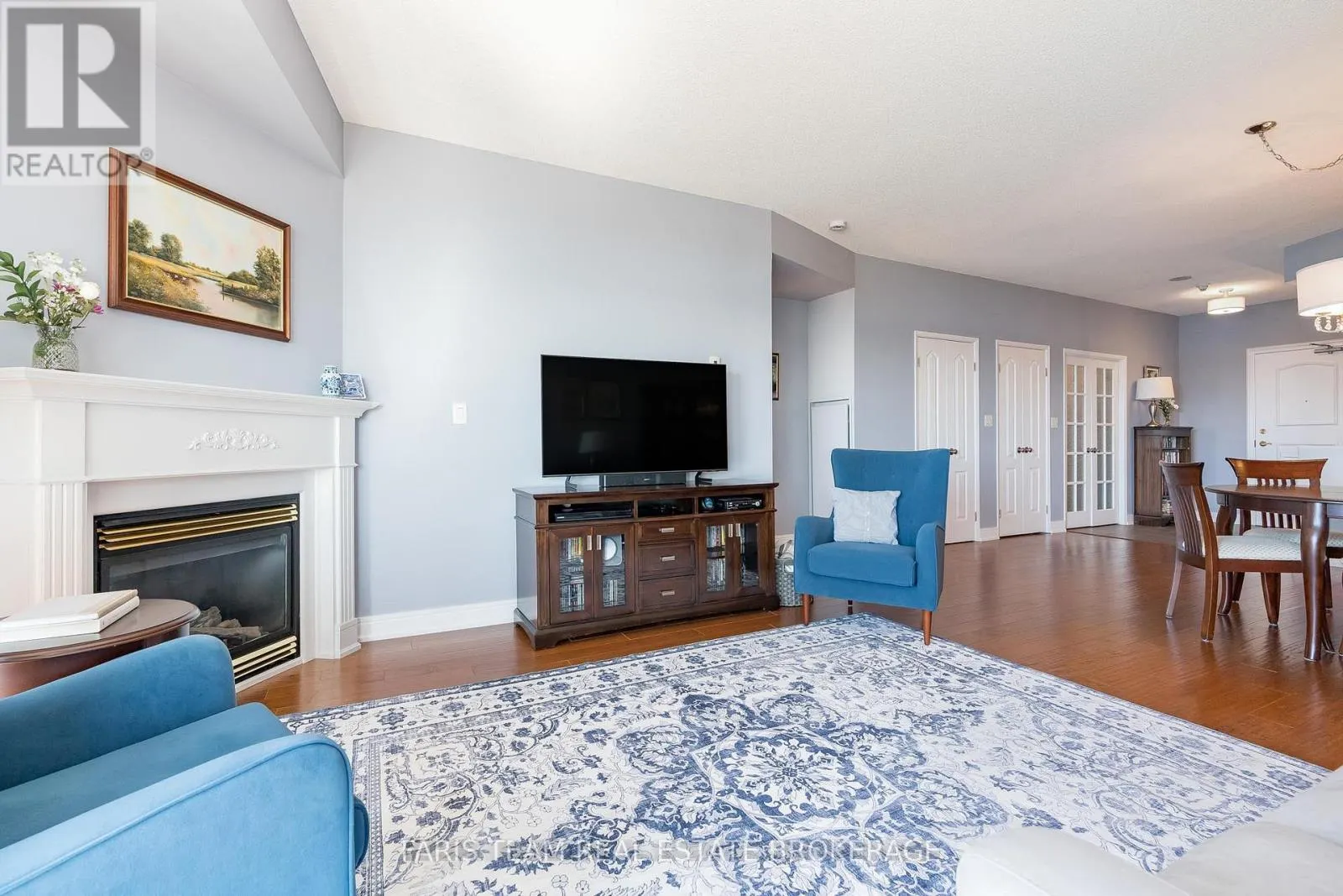 902 - 2 TORONTO STREET