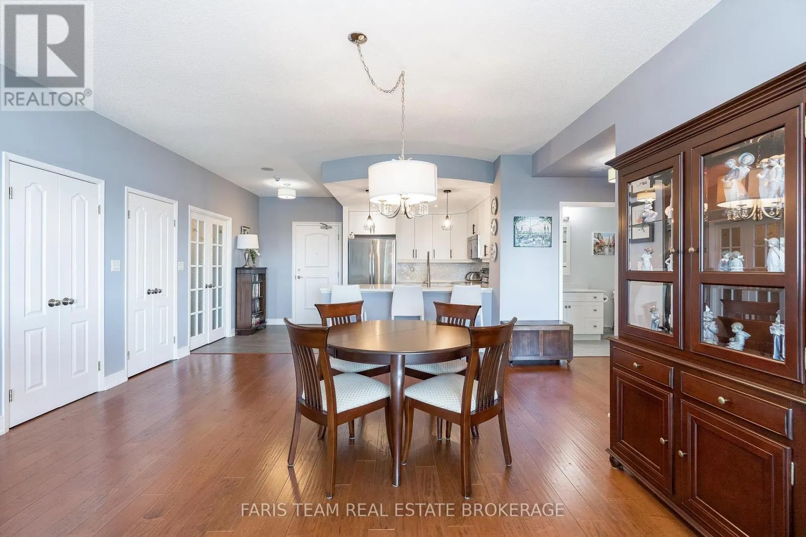 902 - 2 TORONTO STREET