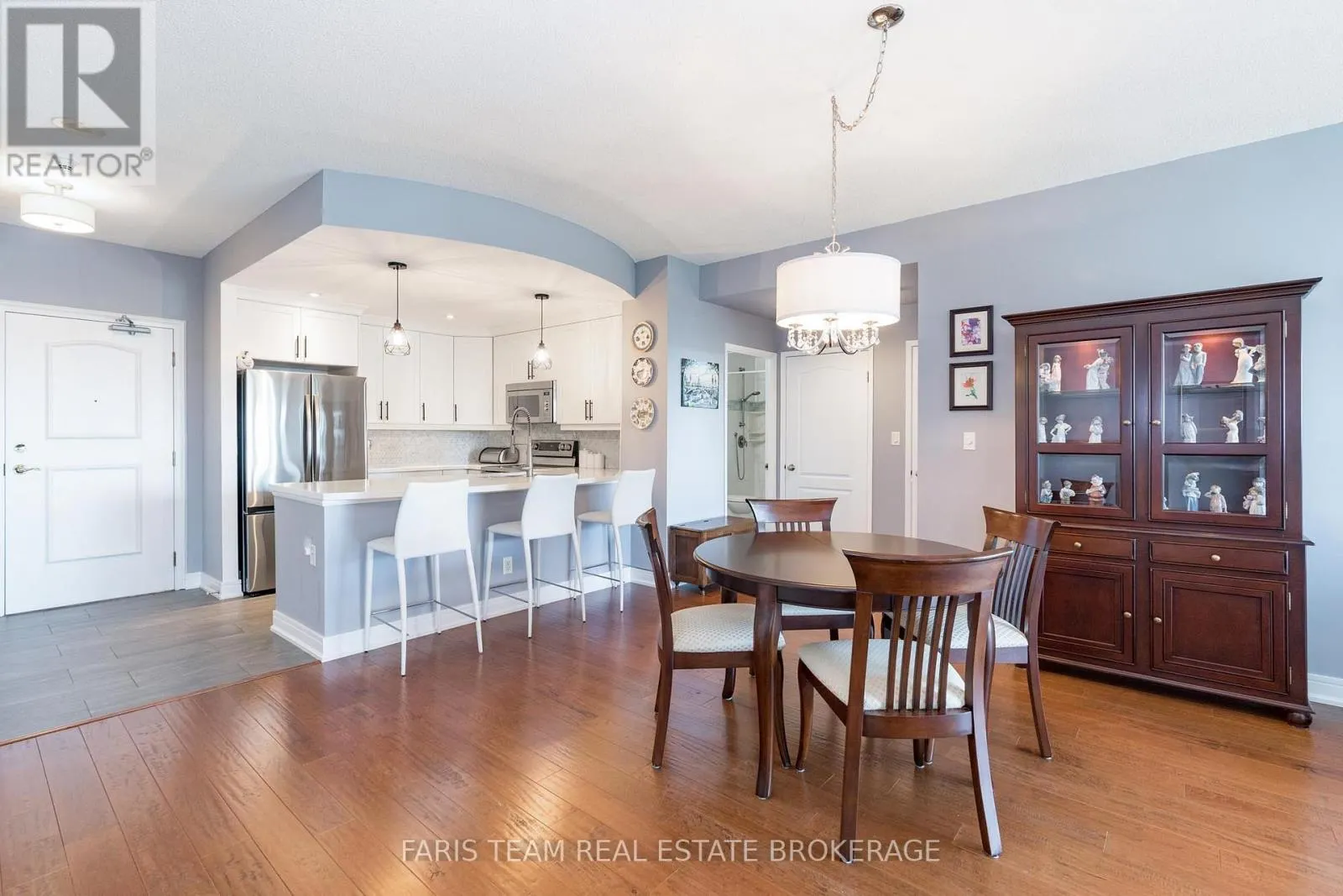 902 - 2 TORONTO STREET