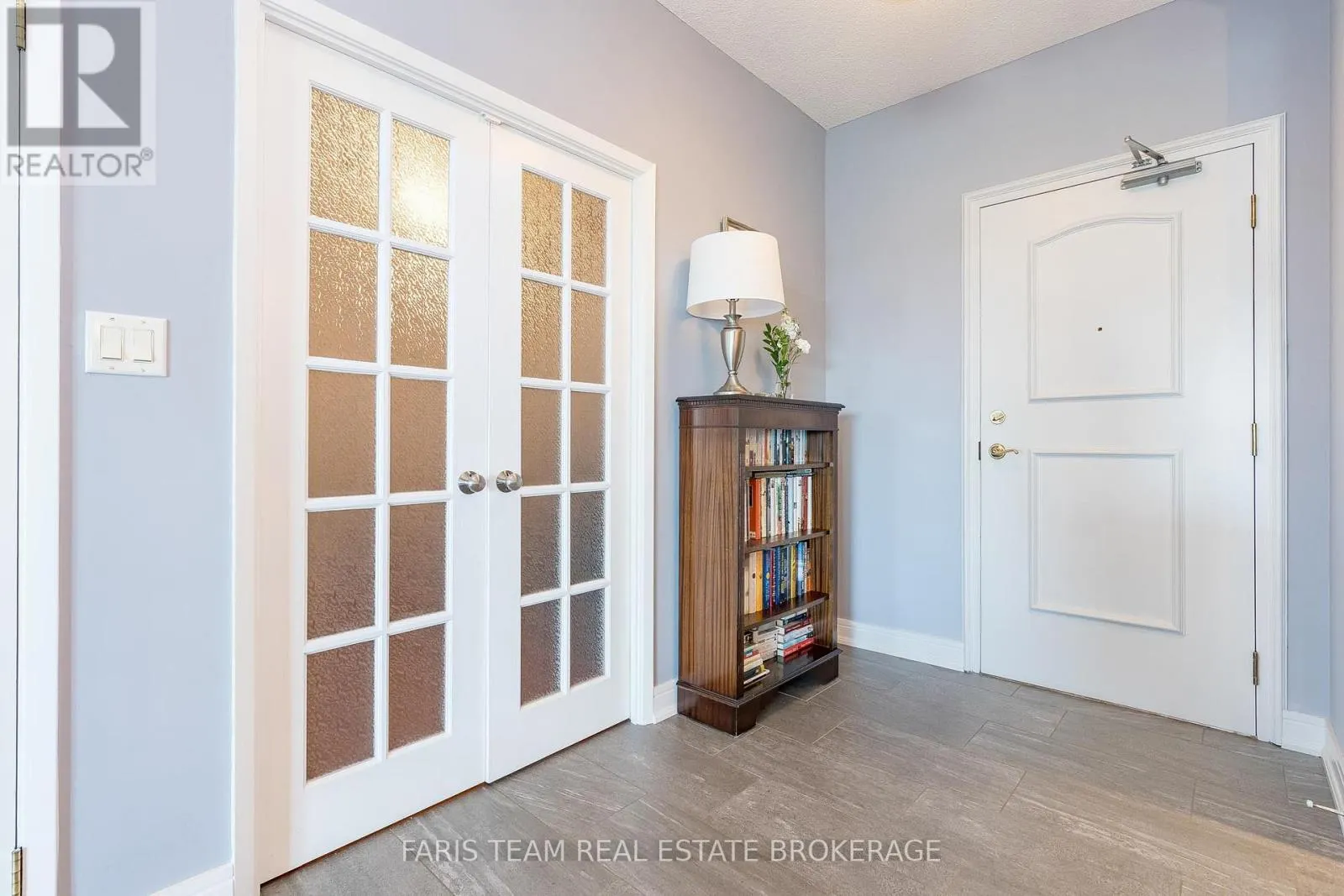 902 - 2 TORONTO STREET