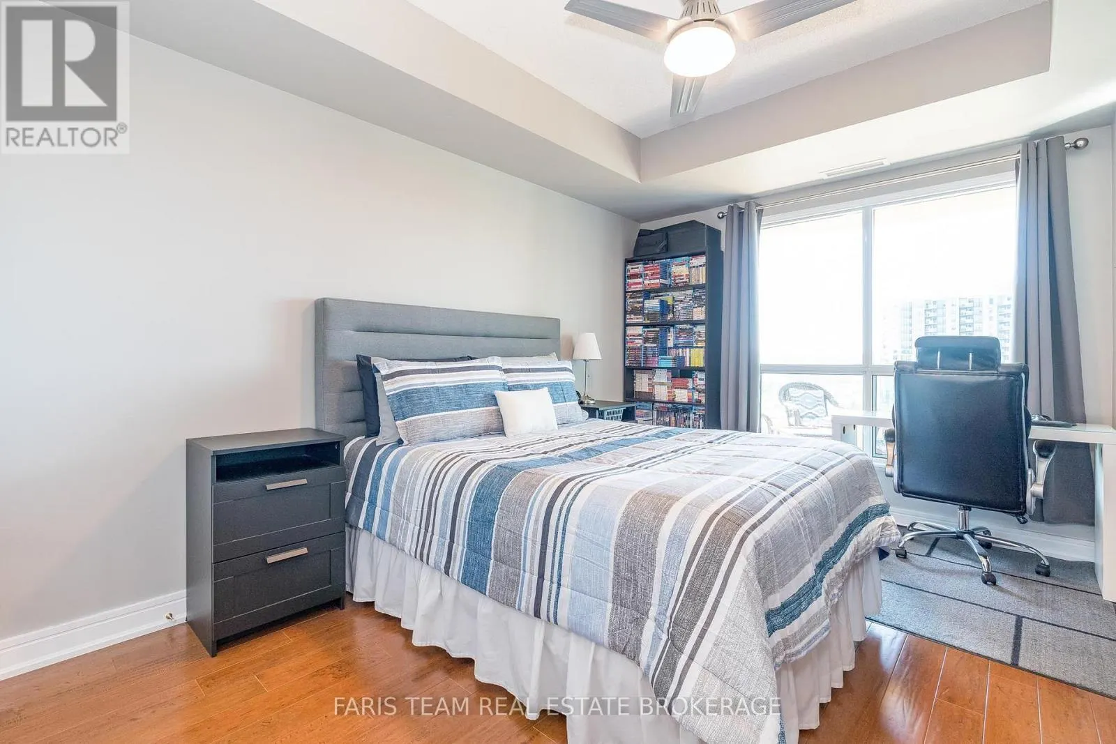 902 - 2 TORONTO STREET