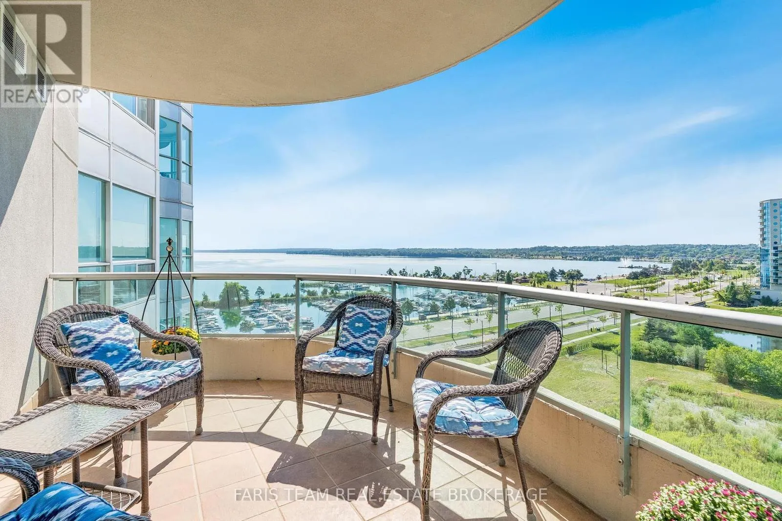 902 - 2 TORONTO STREET