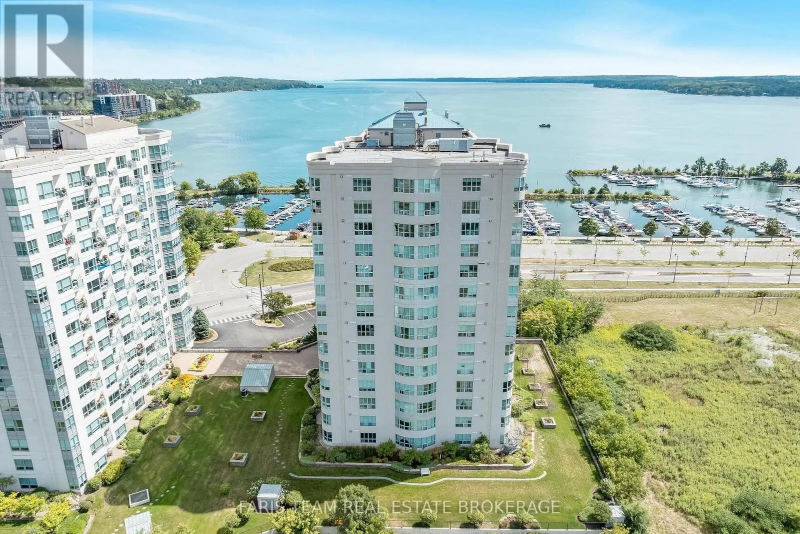 902 - 2 TORONTO STREET