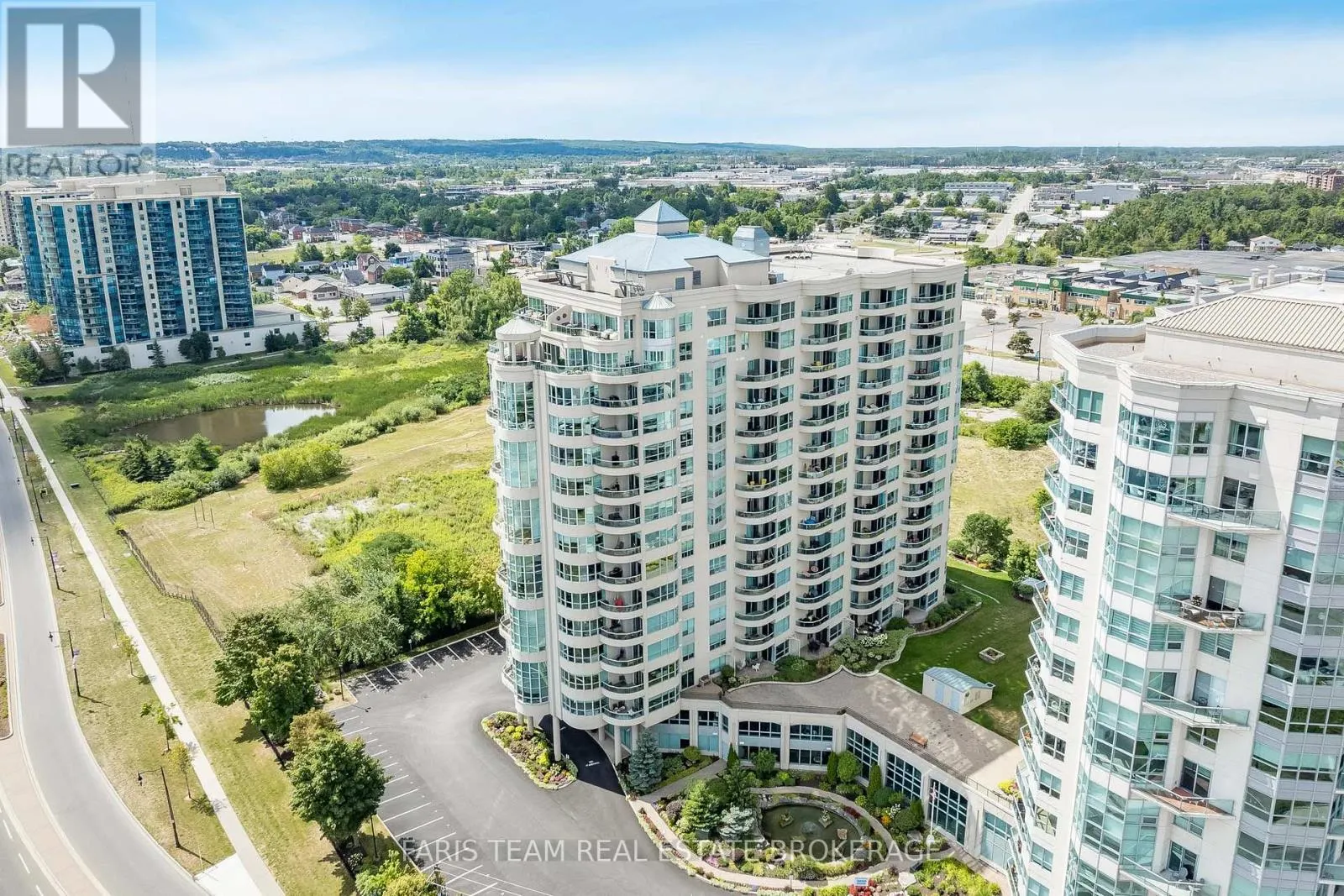 902 - 2 TORONTO STREET