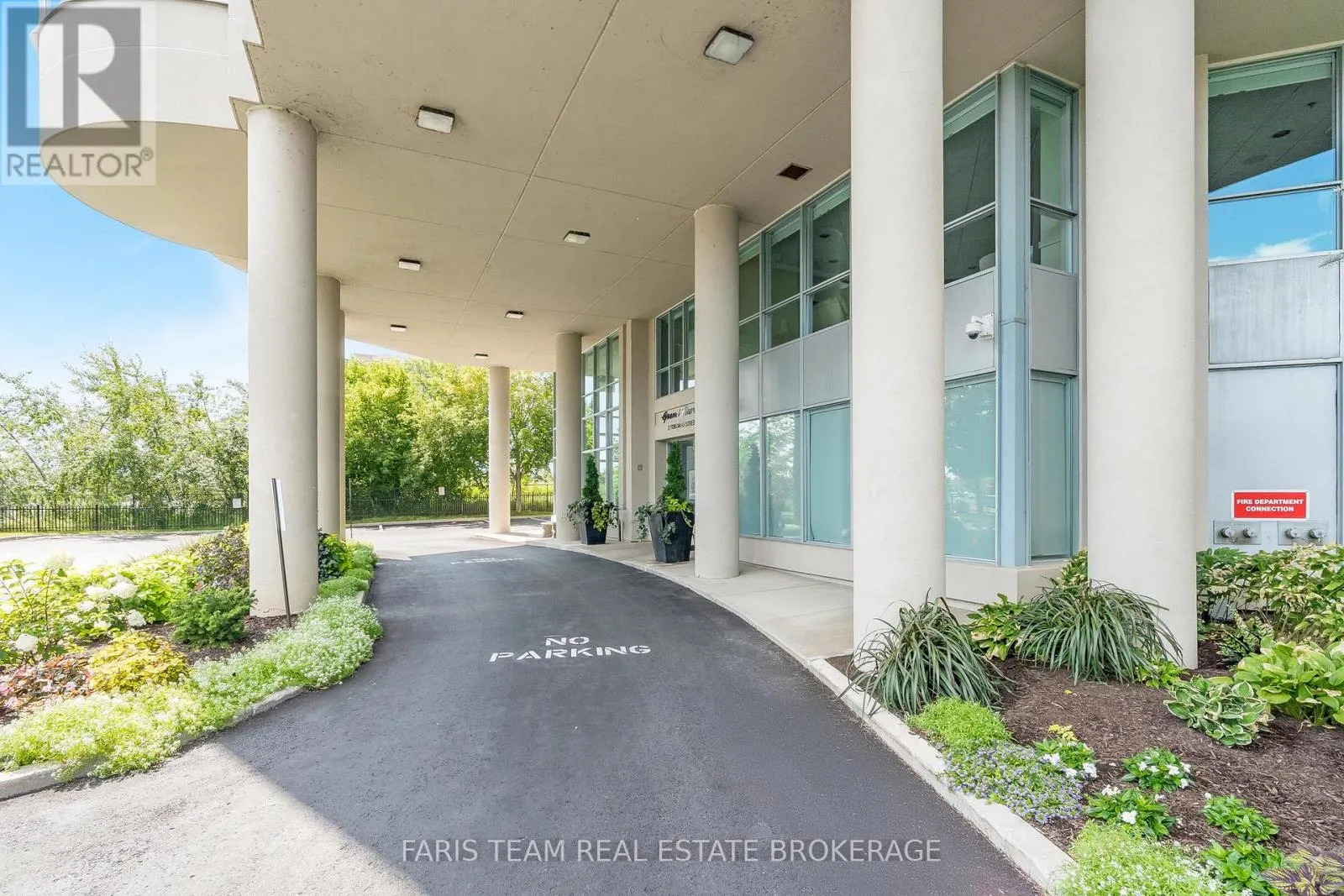 902 - 2 TORONTO STREET